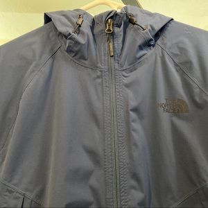 The NorthFace men’s hooded rain shell size m